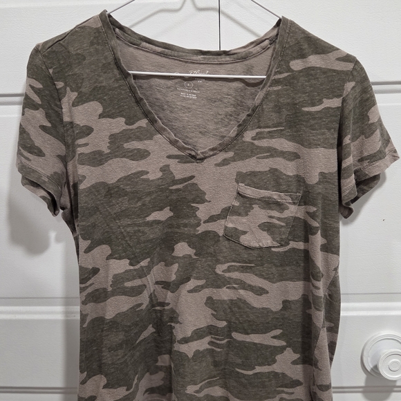 Universal Thread Tops - Universal Thread Camo V-Neck Tee